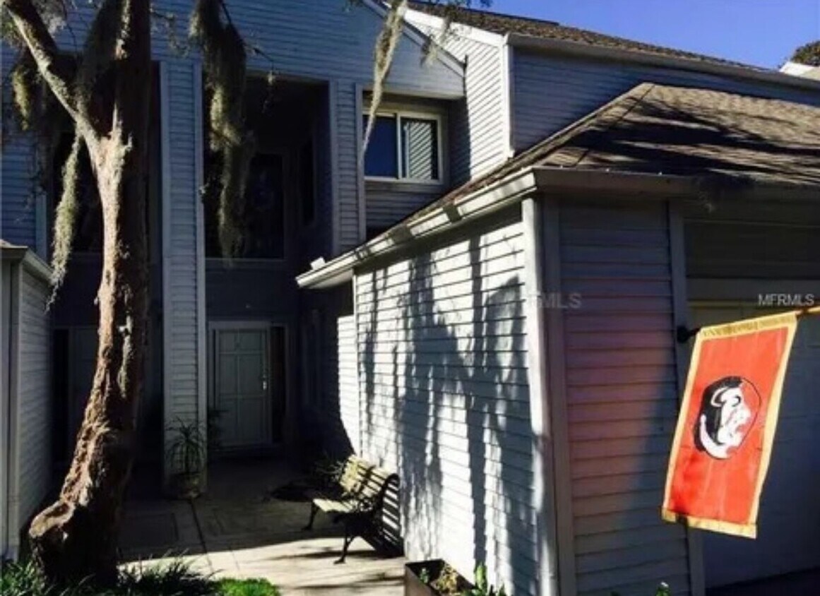 Foto principal - Large Executive Carrollwood Townhome