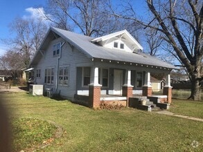 Building Photo - 103 8th Ave NE