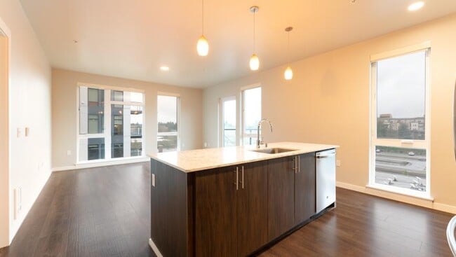Building Photo - 2 bedroom in Bellevue WA 98004