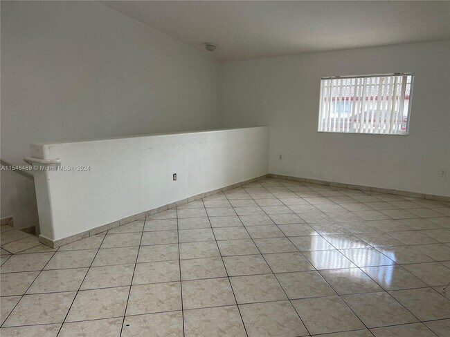 Foto del edificio - 10943 W Okeechobee Rd