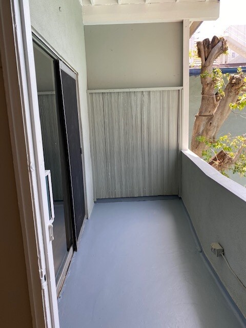 Building Photo - 941 N San Vicente Blvd