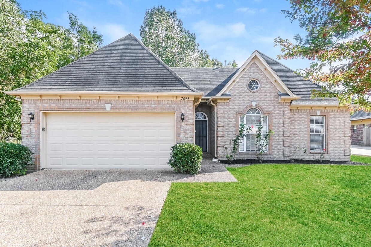 Foto principal - 7895 Pinefrost Ln