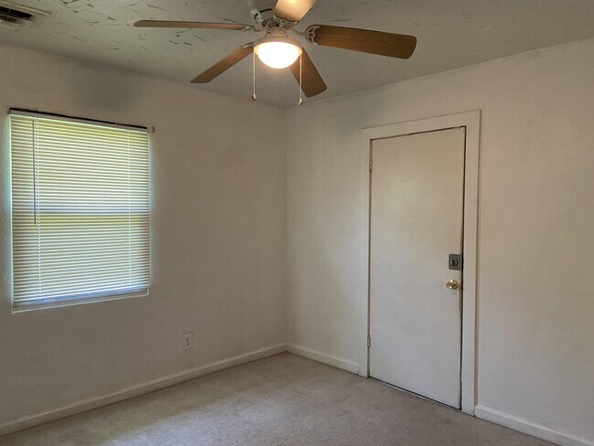 Building Photo - 711 Pershing St