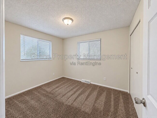 Building Photo - 6630 Knox Ct