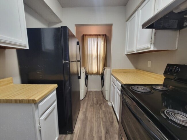 Foto del edificio - 2 BEDROOM TOWNHOME IN DALLAS****