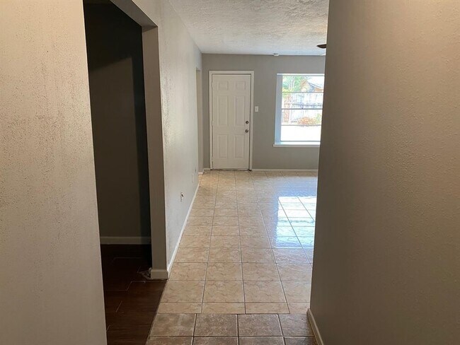 Building Photo - 23114 Newgate Dr