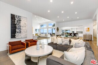Building Photo - 2600 Carman Crest Dr