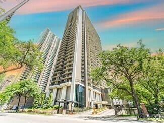 Building Photo - 6007 N Sheridan Rd