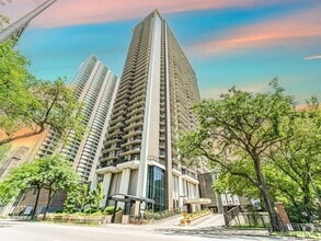 Building Photo - 6007 N Sheridan Rd