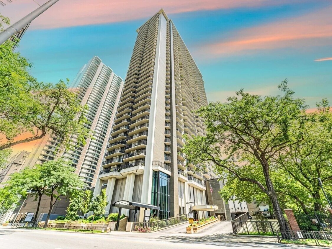 Foto principal - 6007 N Sheridan Rd