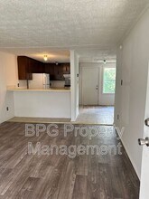 Building Photo - 123 Circle Dr