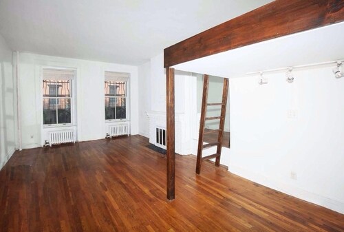 Foto del edificio - 370 W 12th St