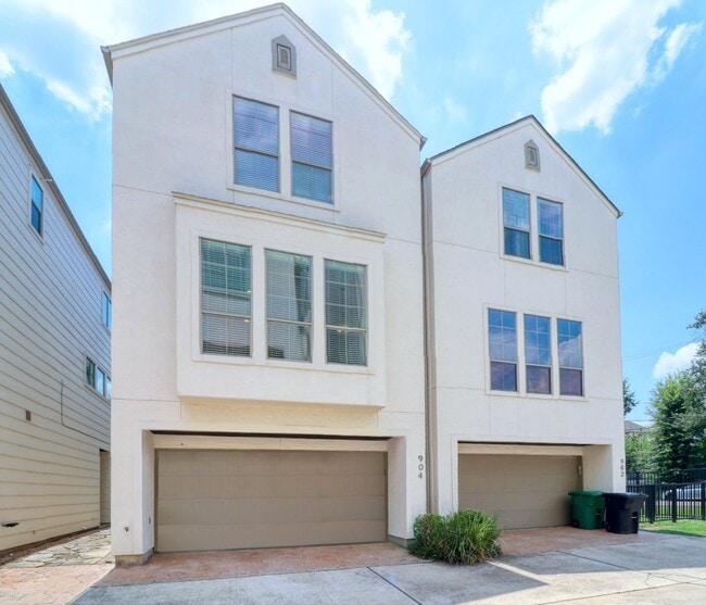 Building Photo - 904 Patterson St