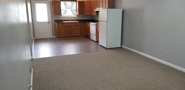 Building Photo - 206 Meadow Ave