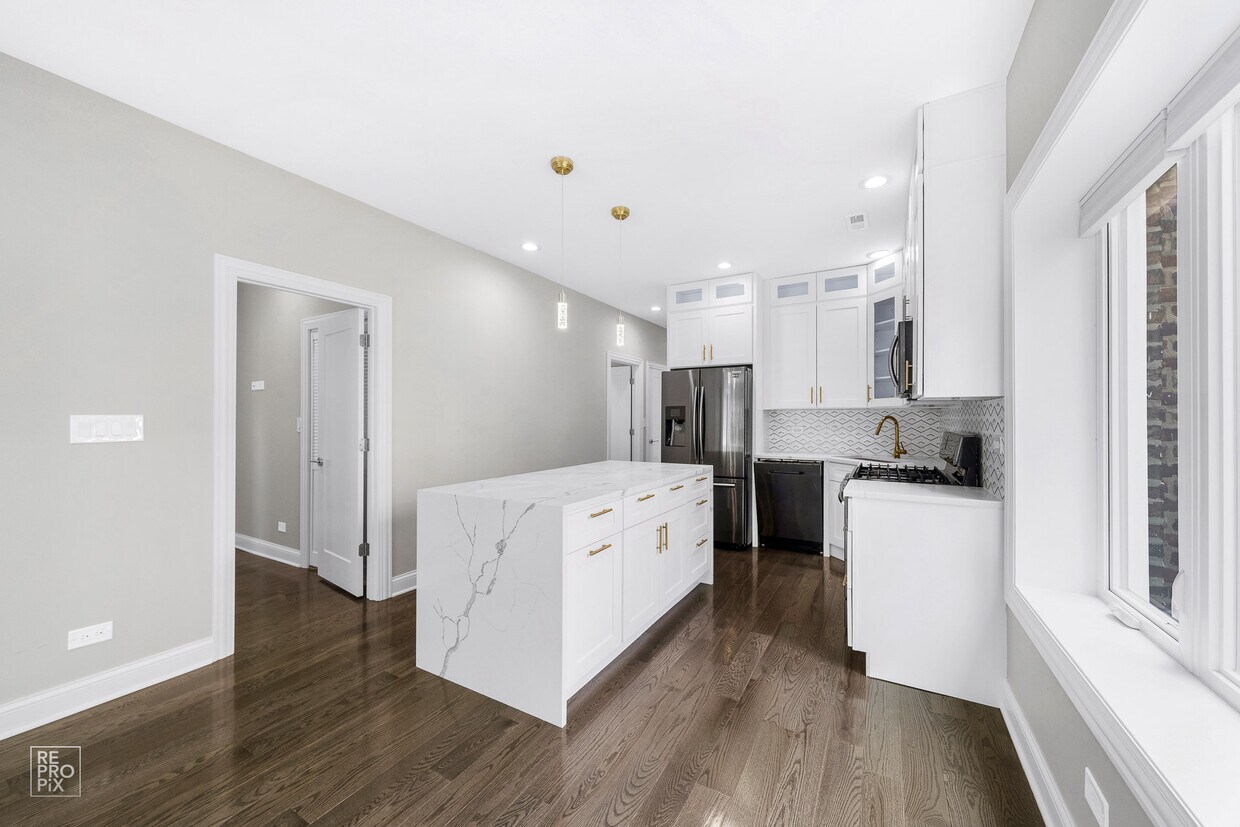 Foto principal - 4542 N Kenton Ave