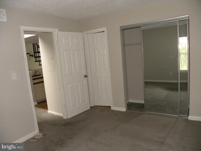 Building Photo - 1117 Baybury Ct