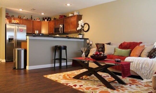 Building Photo - Luxury Townhome