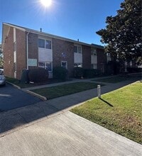 Building Photo - 1063 W 48th St