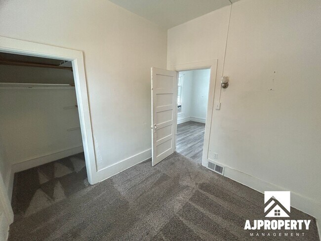 Foto del edificio - 421 S Prairie Ave
