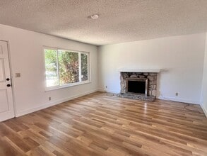 Building Photo - 75 Essendon Way