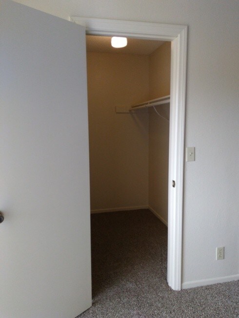 Building Photo - 5848 Ave Jinete