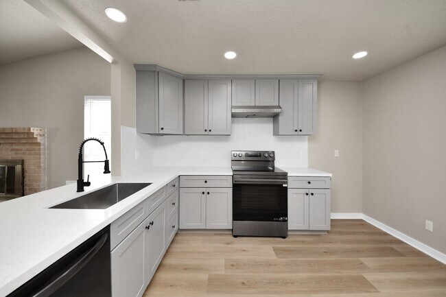 Building Photo - 7023 Maczali Dr