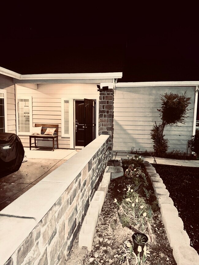 Building Photo - 5287 N Tisha Ave
