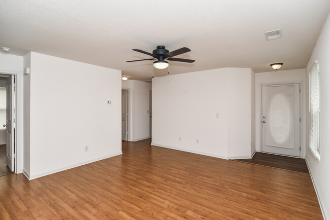 Foto del edificio - 236 Farmington Dr