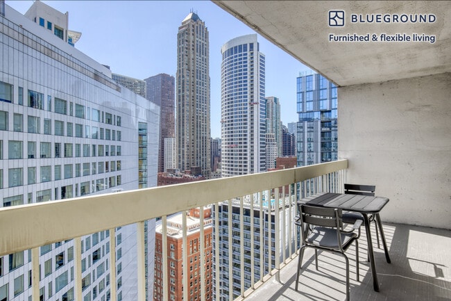 Building Photo - 1 E Delaware Pl