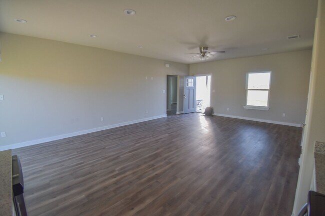 Foto del edificio - Beautiful 3 BR / 2 BA Home!