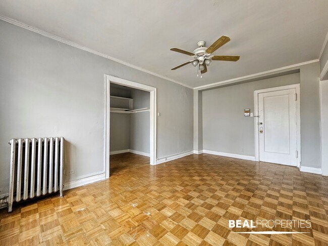 Building Photo - 711 W Belmont Ave