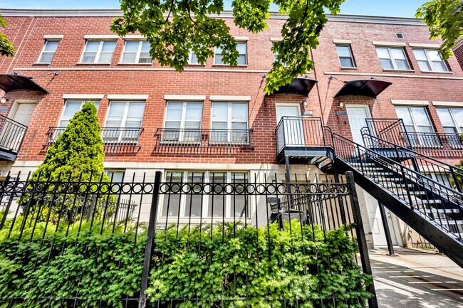 Foto del edificio - 754 W Evergreen Ave