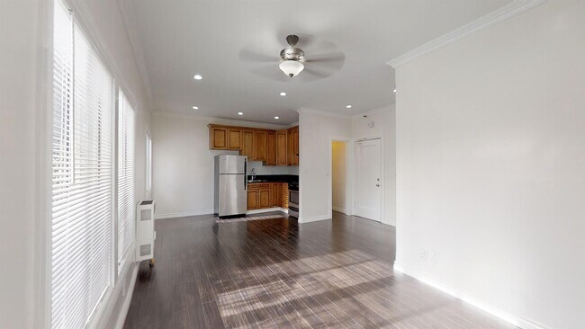 Foto del edificio - 334 N Heliotrope Dr