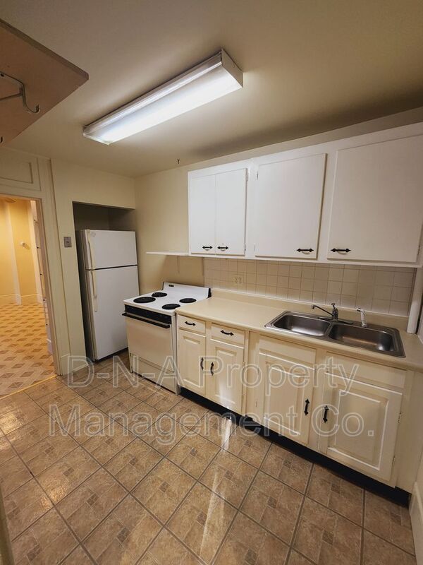 Building Photo - 503 Thomas St