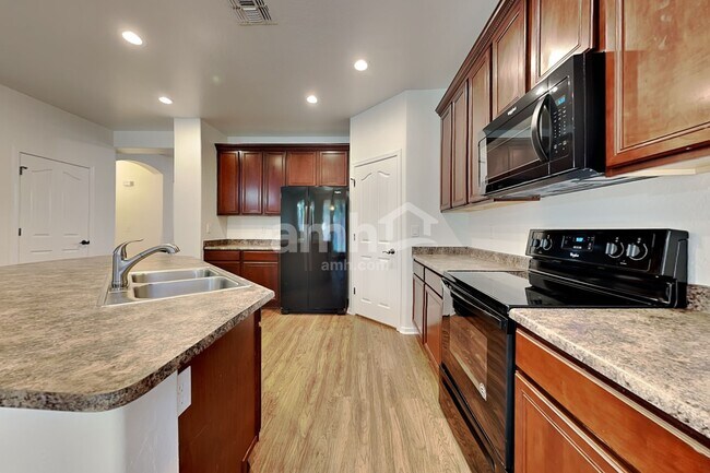 Foto del edificio - 17578 W Ironwood St