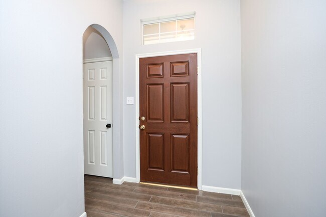 Building Photo - 11110 Fall Point Dr