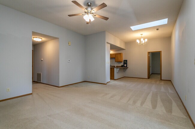 Foto del edificio - 3408 Crossings Dr