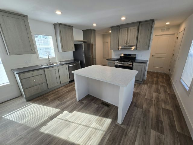 Foto del edificio - 121 Maple Dr