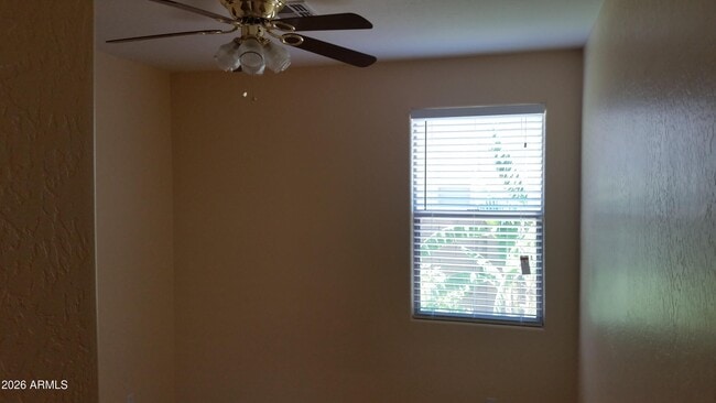 Foto del edificio - 3210 E Lark Dr