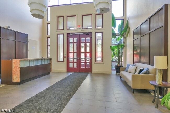 Building Photo - 85 Park Ave