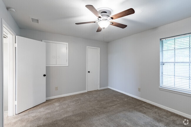 2BR, 2BA - 910 SF - Allure