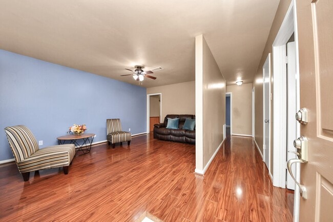 Foto del edificio - 730 Columbia Ln