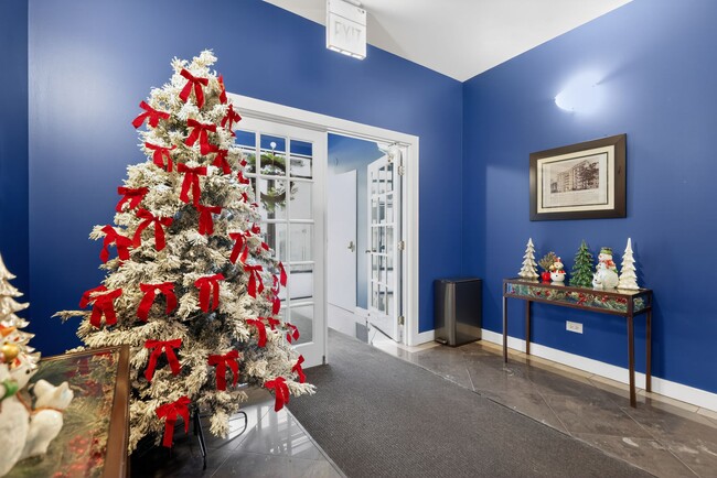 Foto del edificio - 811 W Eastwood Ave