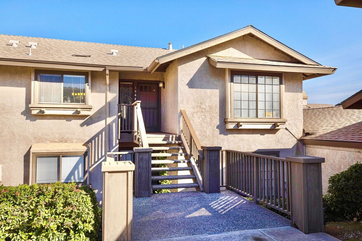 Primary Photo - Beautifully Updated & Remodeled Upstairs C...
