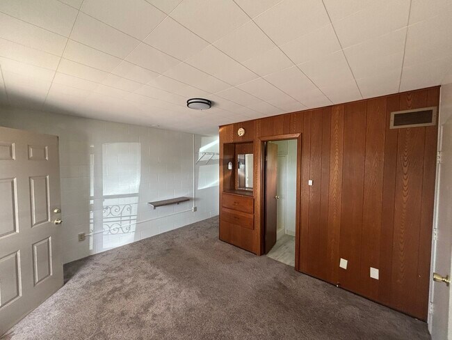 Foto del edificio - 913 S Main St