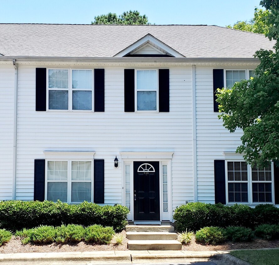 Foto principal - Charming 2 bedroom condo in Pineville !