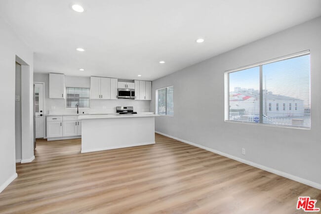 Building Photo - 609 Pico St