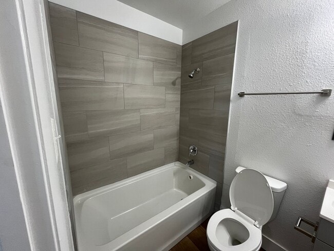 Foto del edificio - 222 S 10th St