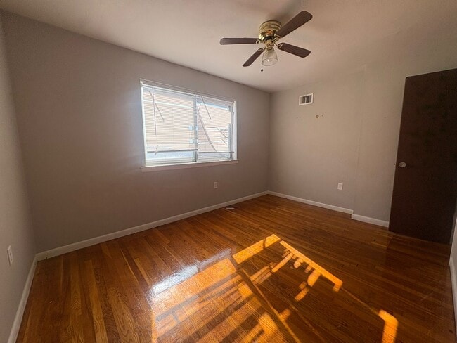 Foto del edificio - 233 Barnes Ave