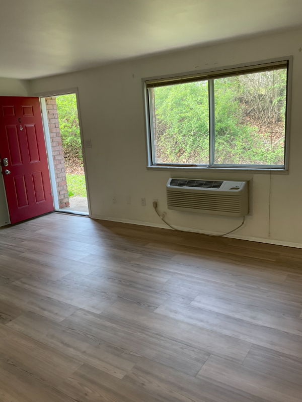Building Photo - 460 Wells Dr